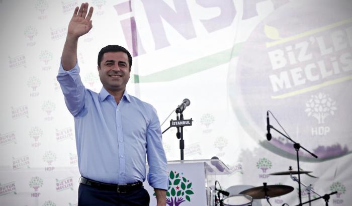 La Turchia si aggrappa ai cavilli per non liberare il leader curdo Demirtas: "La sentenza Ue non è tradotta in turco"