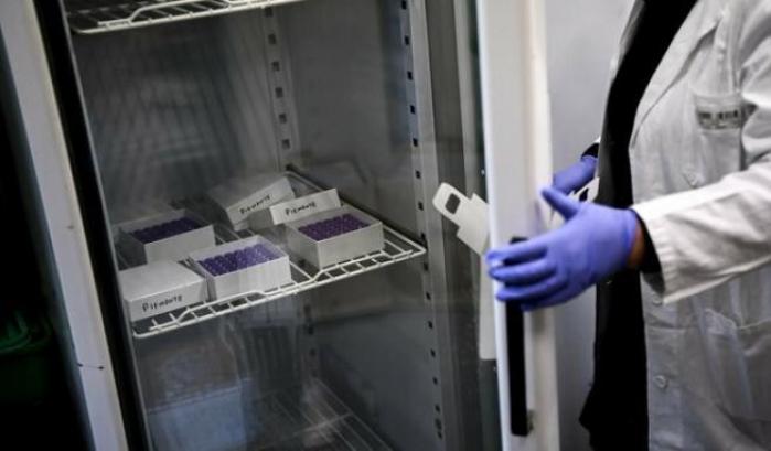 In Germania partono col piede sbagliato: bloccate le vaccinazioni per un problema alla 'catena del freddo'