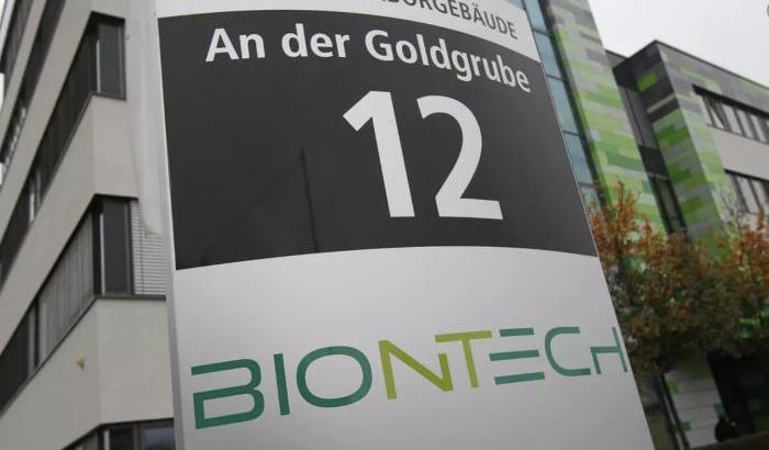 La Germania rompe l'unità Ue e fa un accordo bilaterale con Pfizer per 30 milioni di dosi