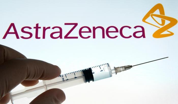 Il Regno Unito non segue l'Europa: autorizzato il vaccino AstraZeneca