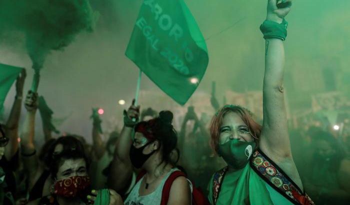Svolta storica in Argentina, il Senato ha legalizzato l'aborto