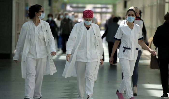 La protesta degli specializzandi negli ospedali: "Noi vaccinati dopo i dipendenti"