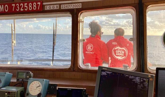 Open Arms salva 96 migranti alla deriva: "Concedeteci presto un porto sicuro"