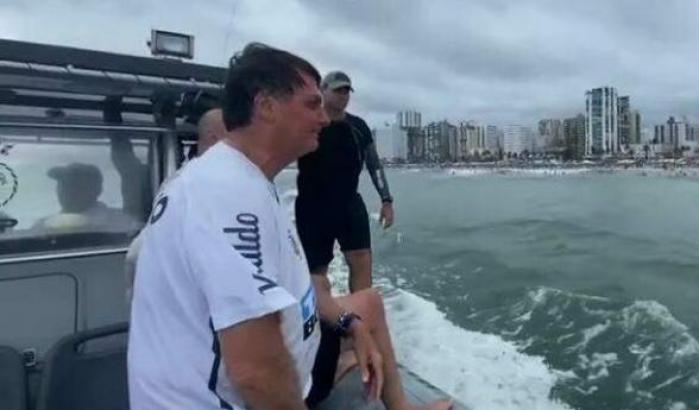 000593DD-jair-bolsonaro-prima-del-tuffo Jair Bolsonaro prima del tuffo