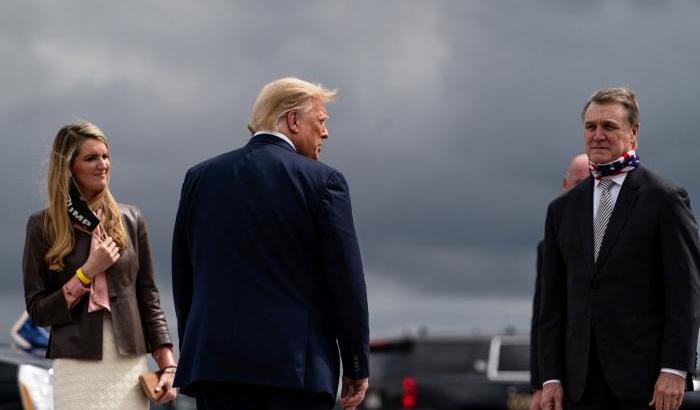 Kelly Loeffler e David Perdue con Trump