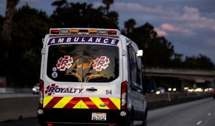 Gli Usa al collasso, a Los Angeles le ambulanze selezioneranno i pazienti: "In ospedale solo chi può salvarsi"