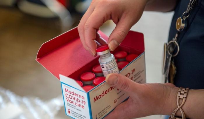 L'Ema approva il vaccino anti Covid, Moderna. Ecco quante dosi spettano all'Italia