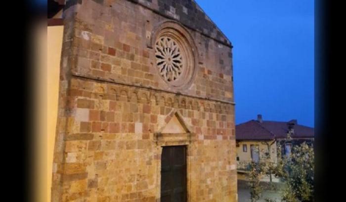 Il parroco sardo non vuole lo stop alle messe: impugna l'ordinanza del sindaco