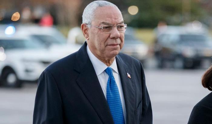 Colin Powell attacca Trump: "Dovrebbe vergognarsi e dimettersi al più presto possibile"