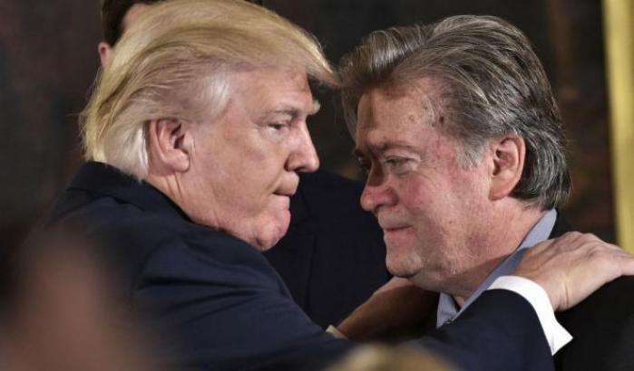 Il 'graziato' Bannon difende Trump: "I democratici cercano di macchiarlo per sempre"
