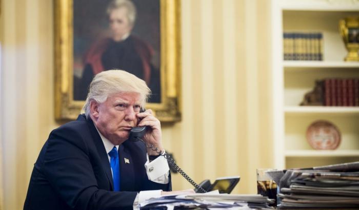 Donald Trump al telefono