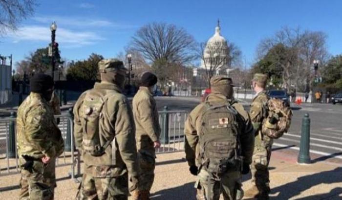 Insediamento di Biden, la Guardia Nazionale sarà armata: si temono assalti dei fanatici di Trump