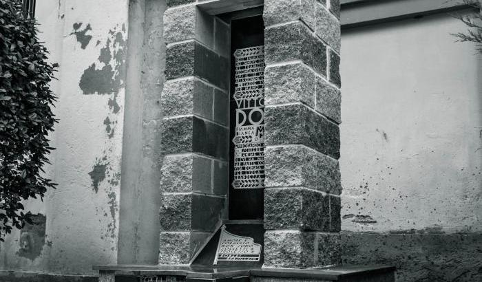 Vergogna a Trecate, monumento in memoria di un militante fascista ucciso dai partigiani