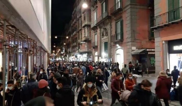 Napoli paga il prezzo delle feste: il tasso di contagi e morti è raddoppiato