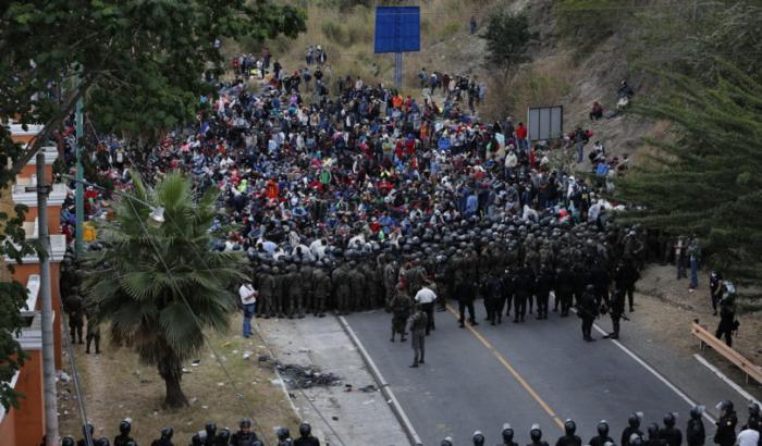 Seimila migranti dall'Honduras restano bloccati in Guatemala: volevano scappare negli Usa