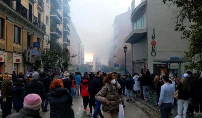 Forte esplosione del centro di Madrid, crolla un palazzo: almeno due morti
