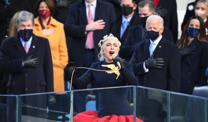 Lady Gaga durante la cerimonia di insediamento di Biden