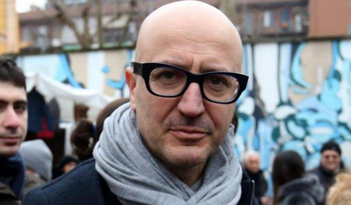 Gianmarco Senna perfetto leghista: a una donna che lo contesta risponde "torna ai fornelli"