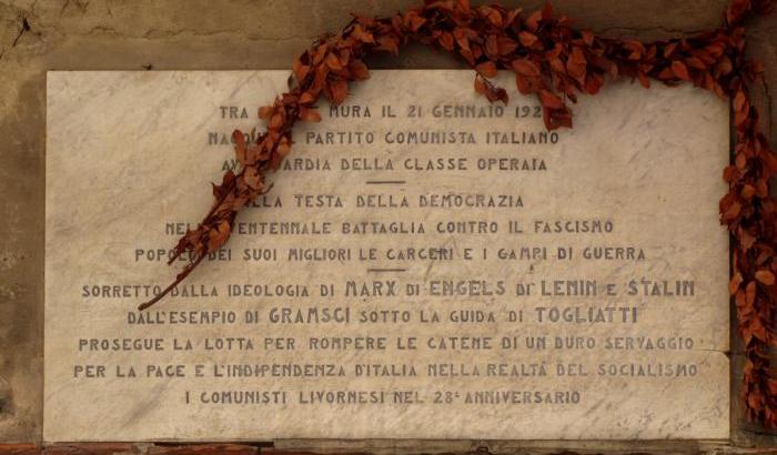 La targa che ricorda la nascita del Pci a Livorno