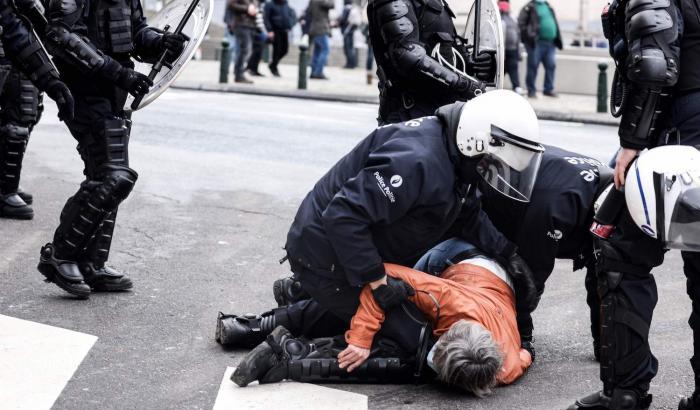 Proteste contro le misure anti-Covid in Belgio: 300 arresti