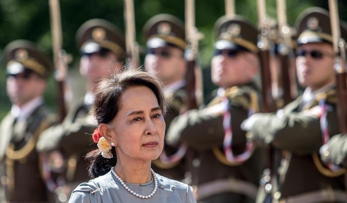 Nuovo colpo di stato in Myanmar, i militari arrestano Aung San Suu Kyi: "Non accettatelo"