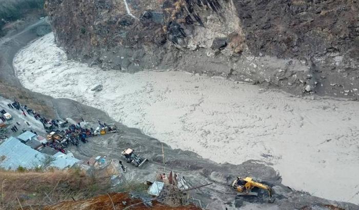 Tragedia in India: crolla un ghiacciaio, almeno 18 morti e 200 dispersi