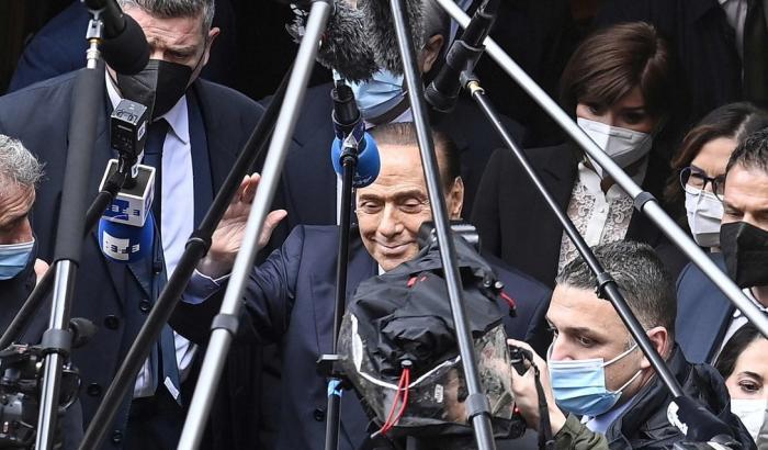 Berlusconi nei panni di padre della Patria: "Sì a Draghi, la salvezza dell'Italia al primo posto"