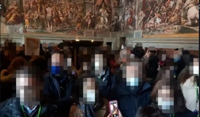 Vergogna ai Musei Vaticani: "Un carnaio umano, un girone infernale alla faccia del virus"