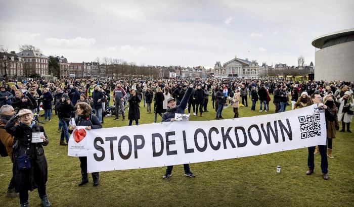 Proteste nei Paesi Bassi contro il lockdown