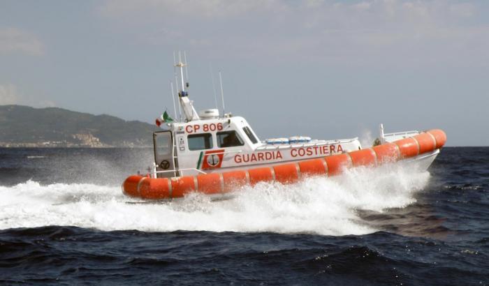 Prosegue la ricerca dei migranti dispersi sul barcone al largo di Lampedusa
