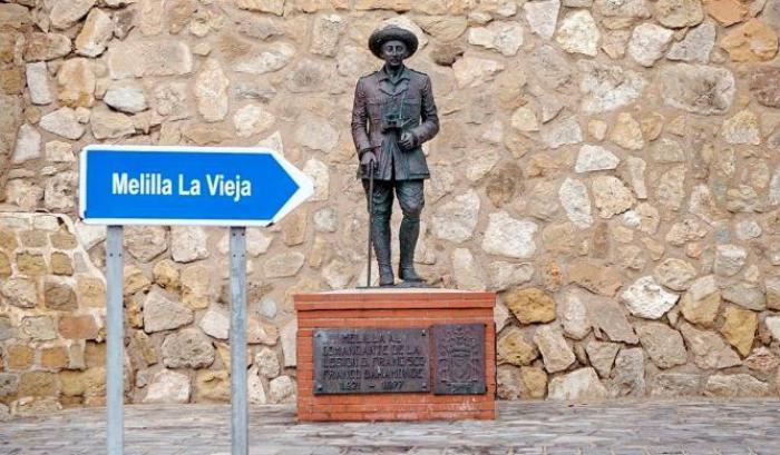 Rimossa a Melilla l'ultima statua del dittatore Francisco Franco