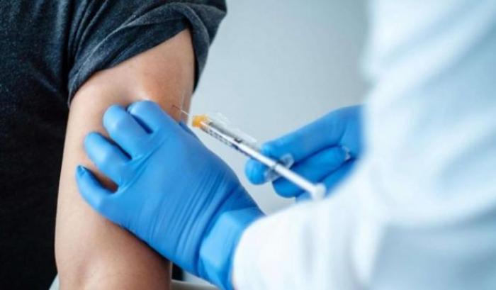 In Spagna è guerra ai novax: in Galizia multe fino a 600mila euro per chi rifiuta il vaccino senza motivo