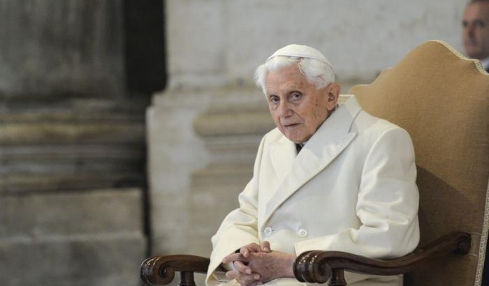 L'intervista a Ratzinger: "Non ci sono due Papi" e poi parla del premier Draghi
