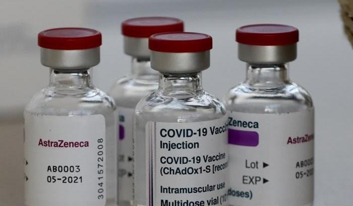 AstraZeneca: "Nuovi dati su nostro vaccino confermano l'efficacia su ogni fascia d'età"