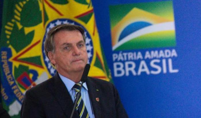 Il fascista Bolsonaro allo sbando: recordi di morti per Covid e dimissioni a raffica