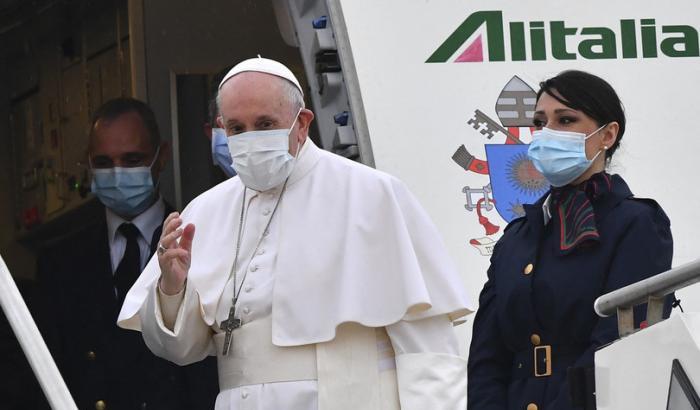 Il Papa fa mangiare il fegato alla destra 'cristiana': "Migrare è un diritto umano"