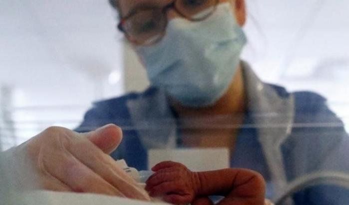 Dolore in Grecia: un neonato di 37 giorni muore di Covid