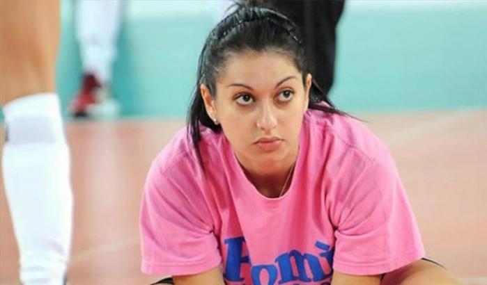 Rimane incinta e la società di pallavolo la caccia e le fa causa: "Non aveva detto di volere dei figli"