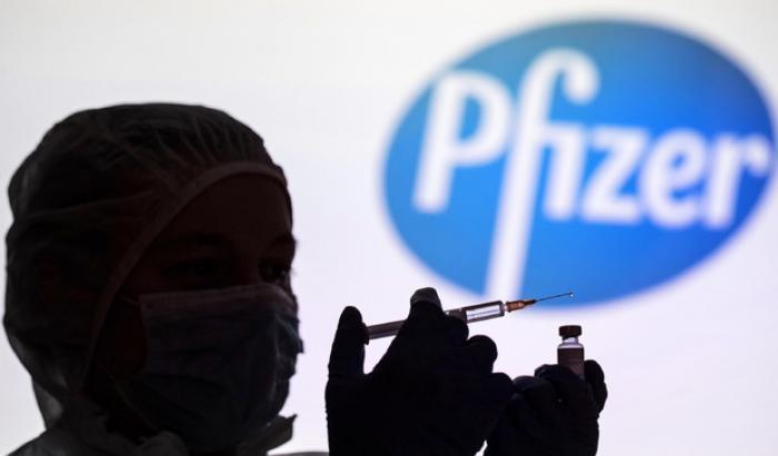 L'Aifa approva il vaccino Pfizer per 12-15 anni: 
