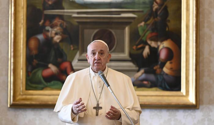 La spending review di Papa Francesco: tagliate retribuzioni a cardinali e religiosi