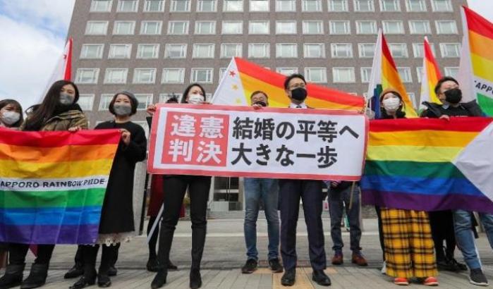 Un Tribunale giapponese ha dichiarato costituzionale il matrimonio gay: è la prima volta