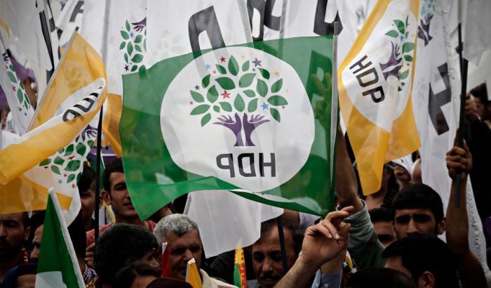 La Ue condanna la Turchia: "Sciogliere il partito curdo palese violazione dello stato di diritto"