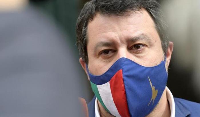 La giornata tipo di Salvini: attacco alla Ue, richiesta di condoni per gli evasori e piazzista internazionale