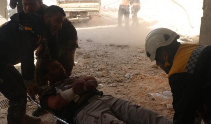 Cinque civili morti in Siria in un bombardamento su un'area controllata da ribelli jihadisti