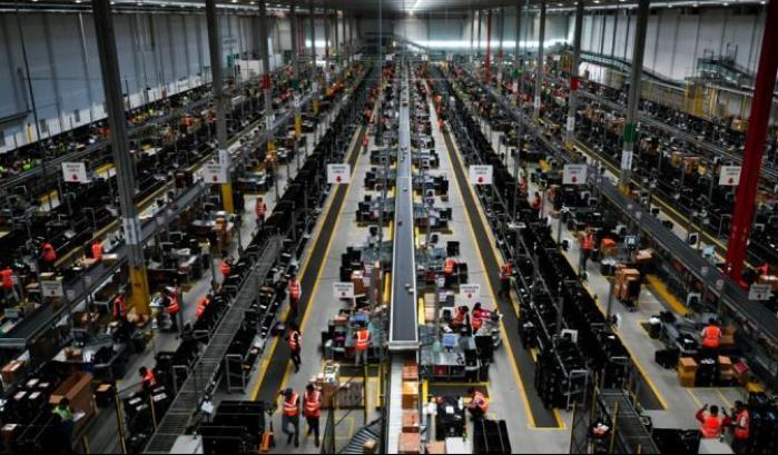 I lavoratori di Amazon scioperano: "Rispetto del lavoro e dignità dei lavoratori"