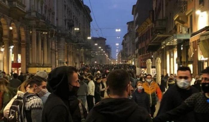 Positiva al Covid va in giro per Bologna senza mascherina con un'amica: denunciata 17enne