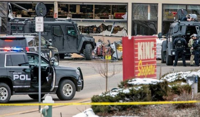 Torna l'incubo sparatorie in Colorado: dieci morti in un supermercato