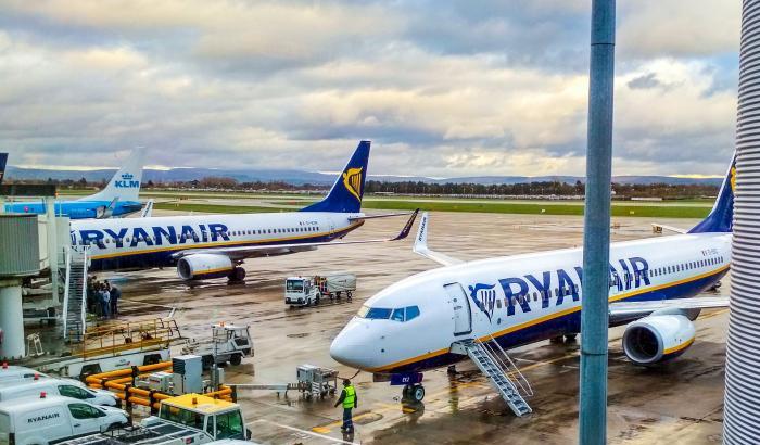 Ryanair (sempre al risparmio) non richiederà il passaporto vaccinale per volare