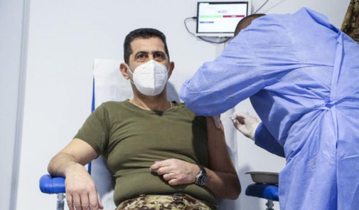 Figliuolo rassicura: il 29 marzo arriveranno 2,8 milioni di dosi di vaccino