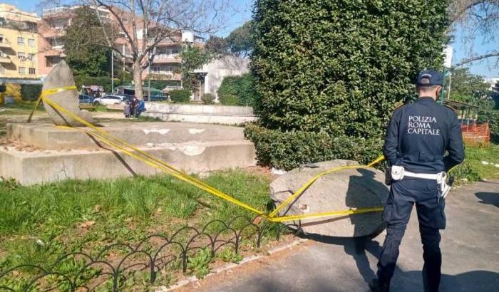 Danneggiata a Roma la statua di Walter Rossi, il militante antifascista ucciso negli anni di piombo